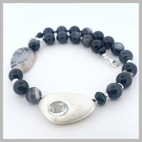 AKVAMARĪNS un AHĀTI